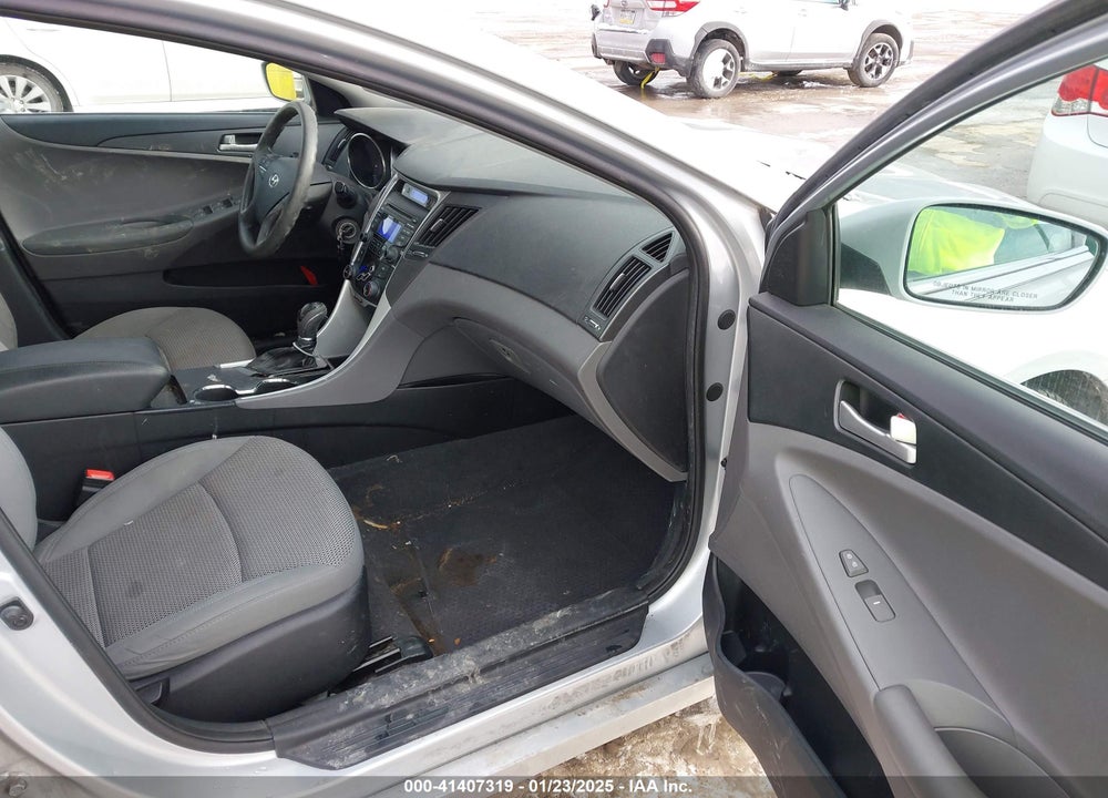 2013 HYUNDAI SONATA GLS VIN: 5NPEB4AC2DH517857