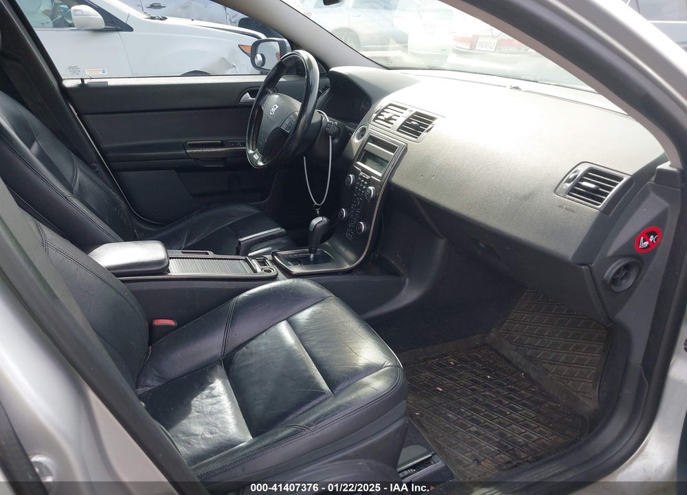2010 VOLVO V50 VIN: YV1672MJ4A2557403