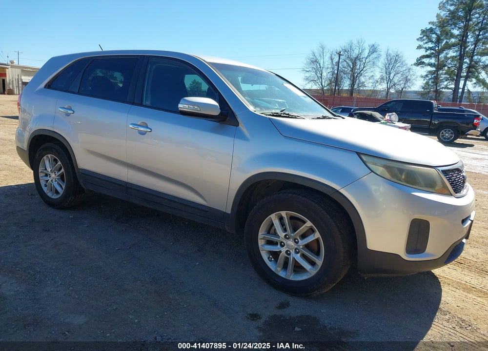 2015 KIA SORENTO LX VIN: 5XYKT3A63FG595644