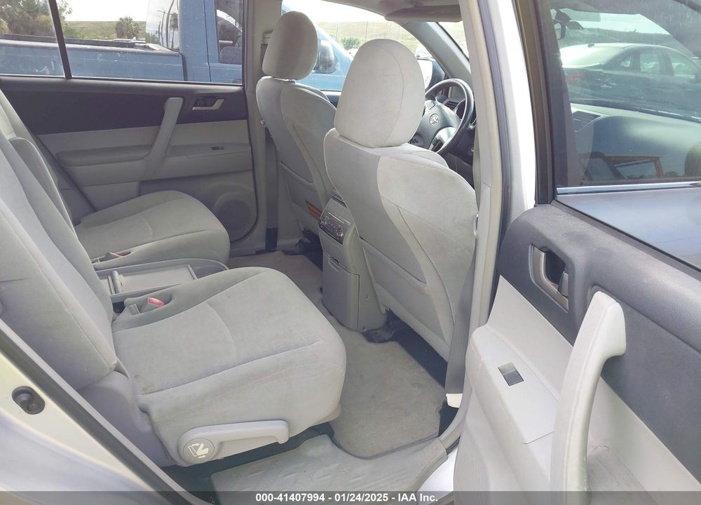 2011 TOYOTA HIGHLANDER SE VIN: 5TDZA3EHXBS008658