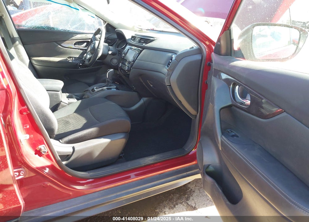 2019 NISSAN ROGUE SV VIN: 5N1AT2MVXKC801738