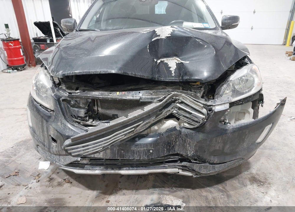 2016 VOLVO XC60 VIN: YV4612RK5G2822876