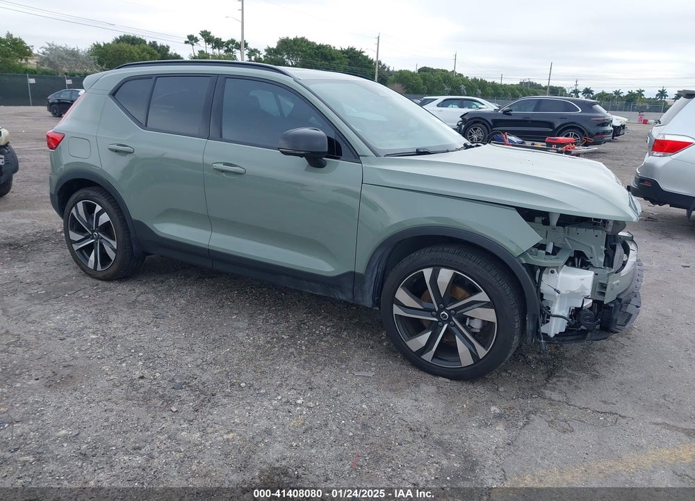 2024 VOLVO XC40 B5 PLUS DARK THEME VIN: YV4L12UL4R2316929