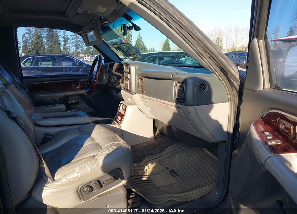 2001 CHEVROLET SUBURBAN 1500 LT VIN: 3GNFK16T31G107091