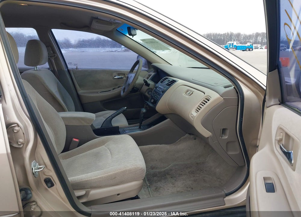 2002 HONDA ACCORD 2.3 LX VIN: 3HGCG56472G703238