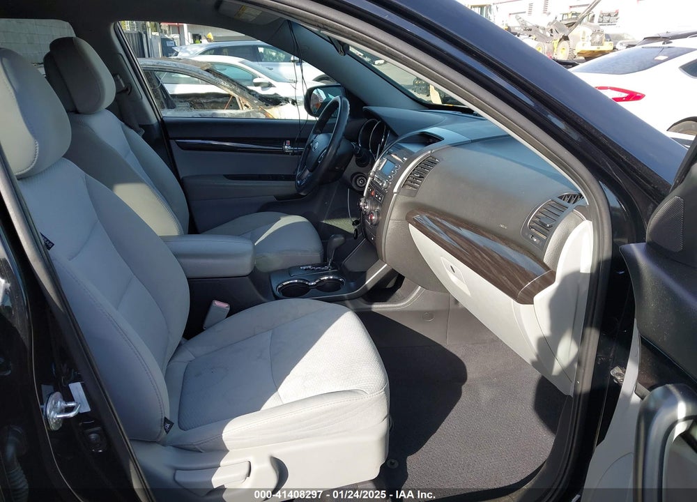 2012 KIA SORENTO LX VIN: 5XYKT4A62CG257511