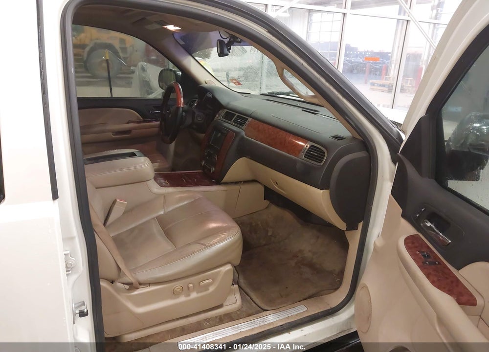 2008 CHEVROLET TAHOE LTZ VIN: 1GNFC13038R271085