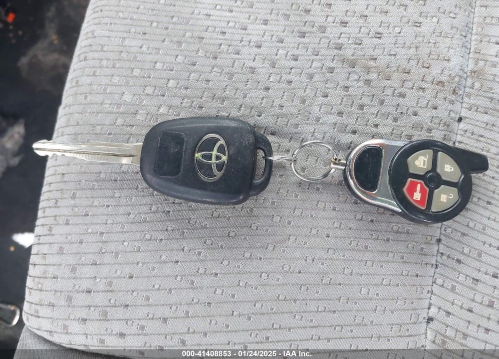 2013 TOYOTA CAMRY LE VIN: 4T4BF1FK6DR323085