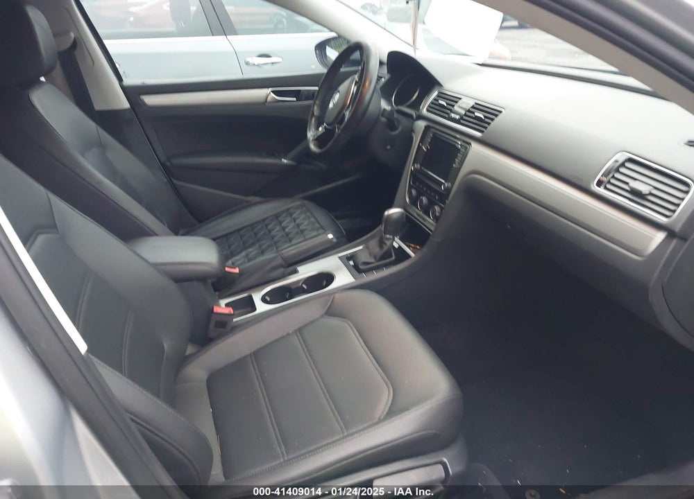 2019 VOLKSWAGEN PASSAT VIN: 1VWLA7A3XKC007385
