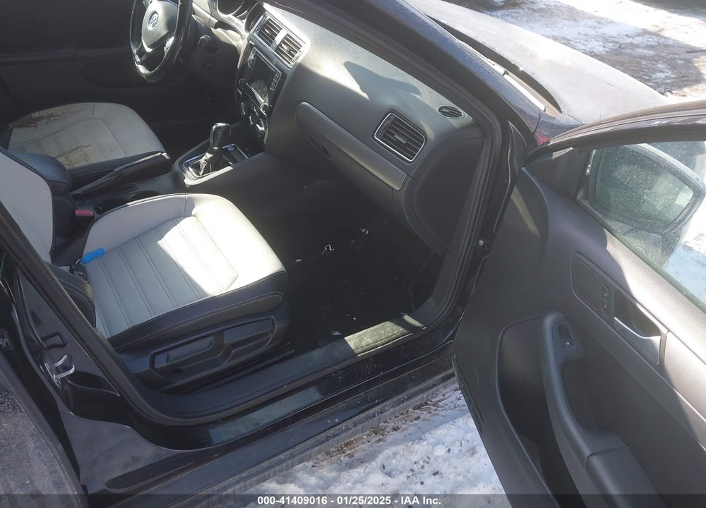 2016 VOLKSWAGEN JETTA VIN: 3VWD17AJ3GM239593