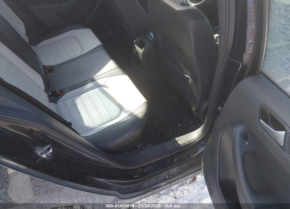 2016 VOLKSWAGEN JETTA VIN: 3VWD17AJ3GM239593