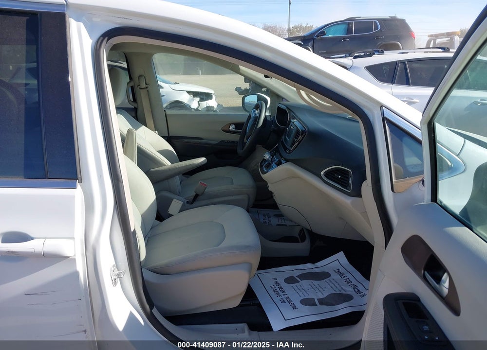 2017 CHRYSLER PACIFICA VIN: 2C4RC1CGXHR524965