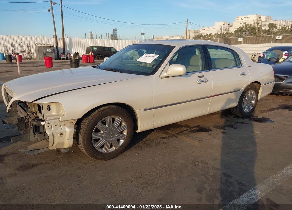 2005 LINCOLN TOWN CAR SIGNATURE LIMITED VIN: 1LNHM82W85Y655115