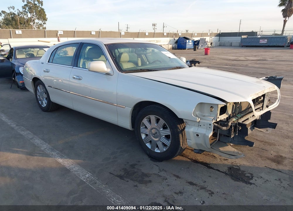 2005 LINCOLN TOWN CAR SIGNATURE LIMITED VIN: 1LNHM82W85Y655115