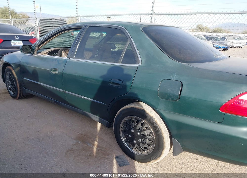 1998 HONDA ACCORD LX V6 VIN: 1HGCG1646WA035364