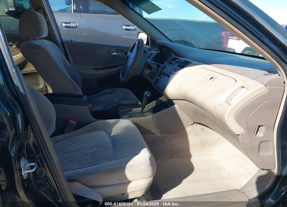 1998 HONDA ACCORD LX V6 VIN: 1HGCG1646WA035364