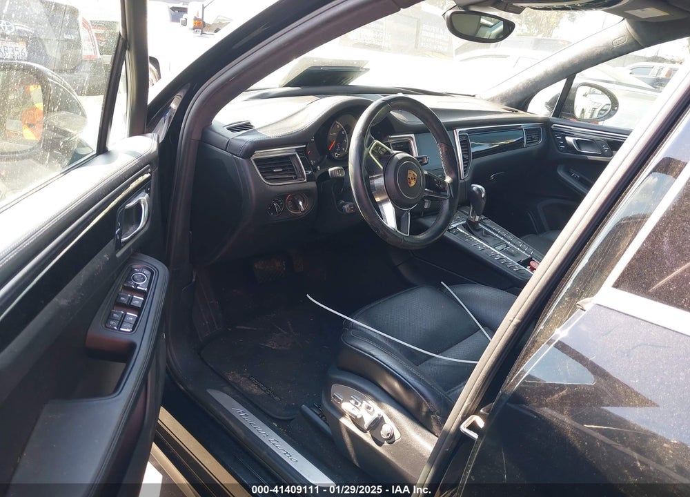 2017 PORSCHE MACAN VIN: WP1AF2A58HLB62038