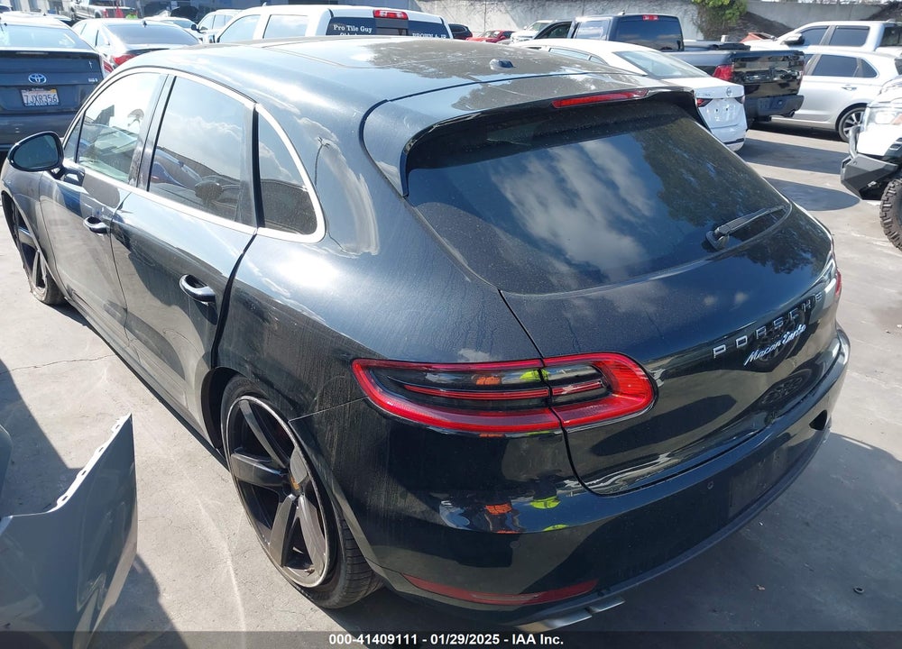 2017 PORSCHE MACAN VIN: WP1AF2A58HLB62038