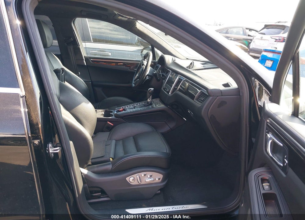 2017 PORSCHE MACAN VIN: WP1AF2A58HLB62038