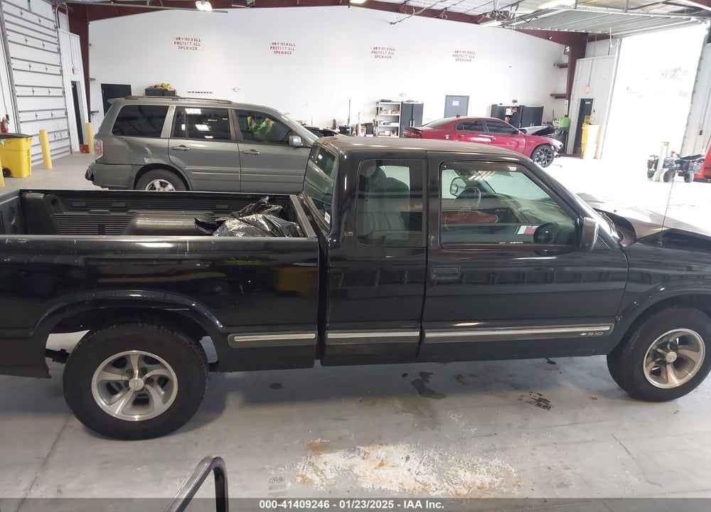 2000 CHEVROLET S-10 LS VIN: 1GCCS1943YK168119