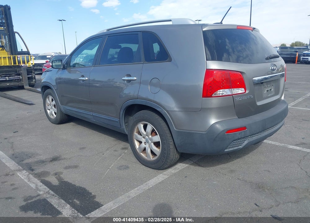 2013 KIA SORENTO LX V6 VIN: 5XYKT4A28DG394676