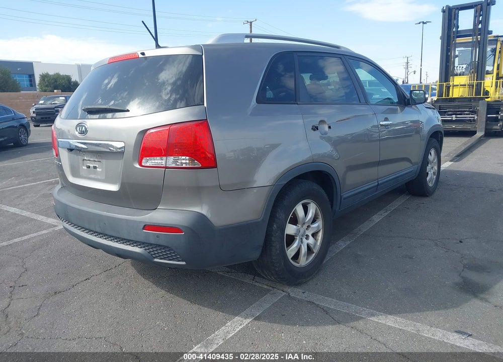 2013 KIA SORENTO LX V6 VIN: 5XYKT4A28DG394676