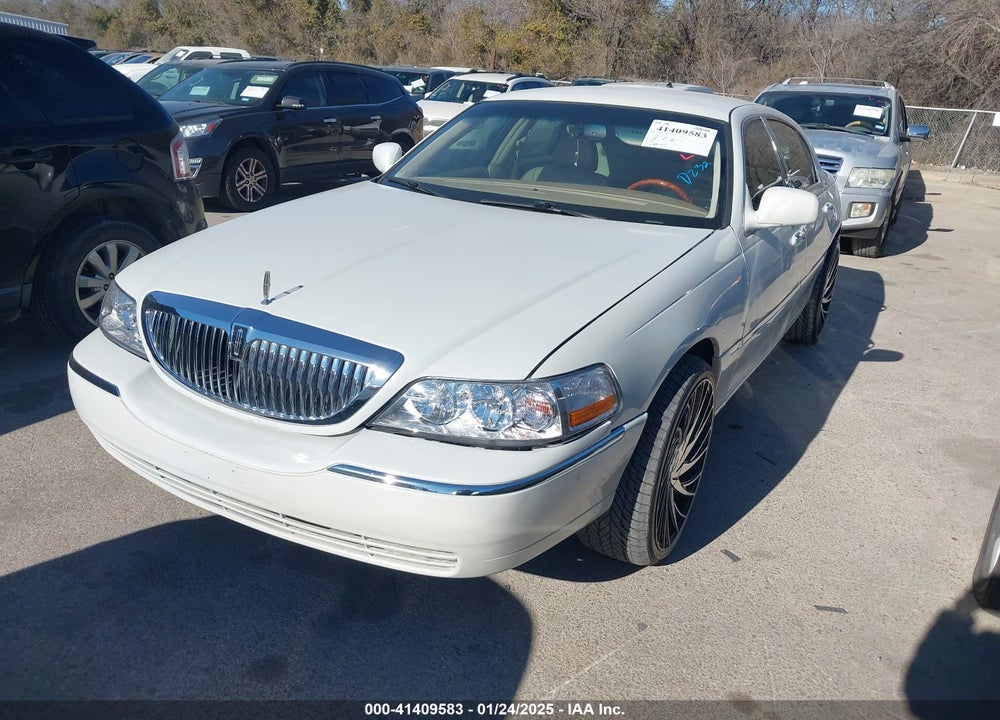 2006 LINCOLN TOWN CAR VIN: 1LNHM83V06Y651342