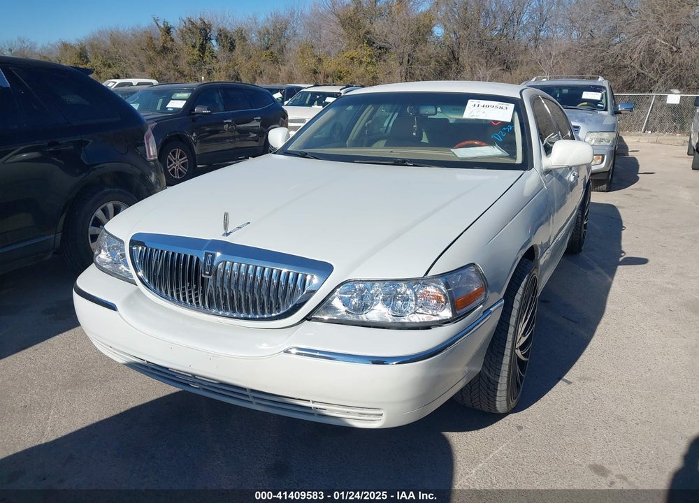 2006 LINCOLN TOWN CAR VIN: 1LNHM83V06Y651342