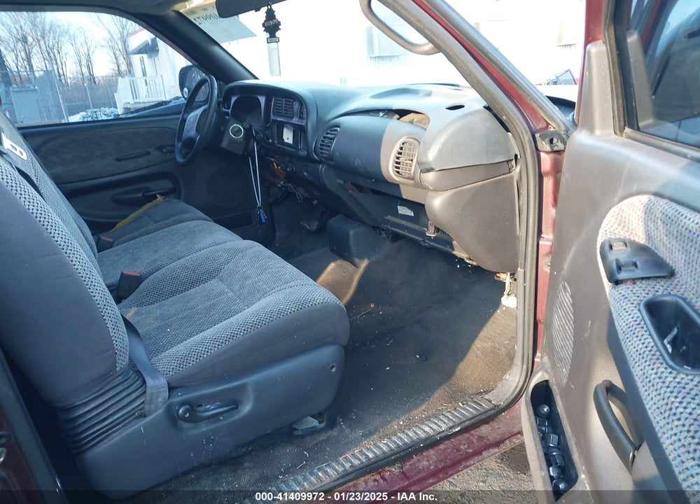 2000 DODGE RAM 1500 ST VIN: 3B7HC13Y2YM202185