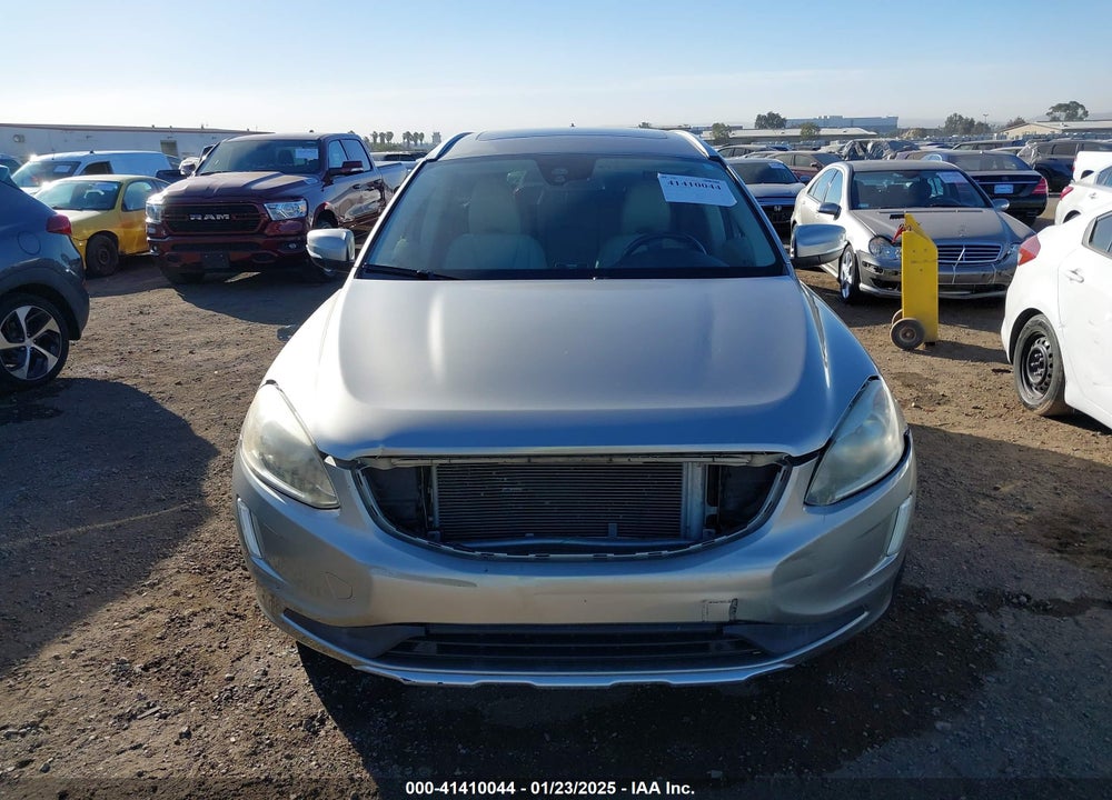 2014 VOLVO XC60 3.2 VIN: YV4940DL7E2502500