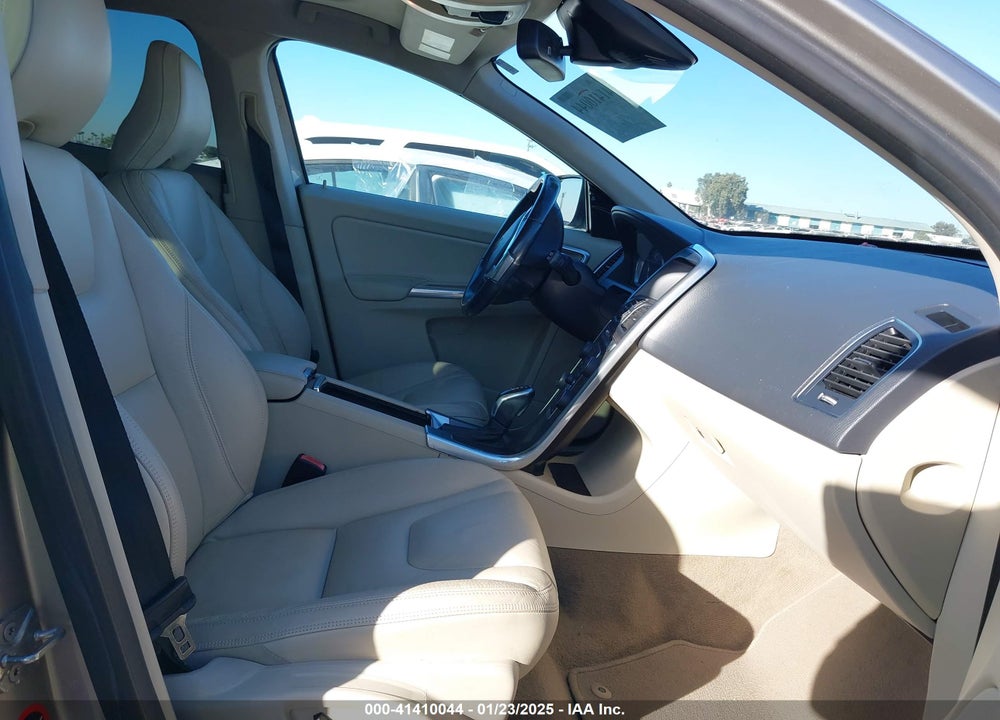 2014 VOLVO XC60 3.2 VIN: YV4940DL7E2502500