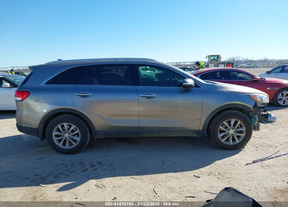 2018 KIA SORENTO 2.4L LX VIN: 5XYPG4A30JG339556