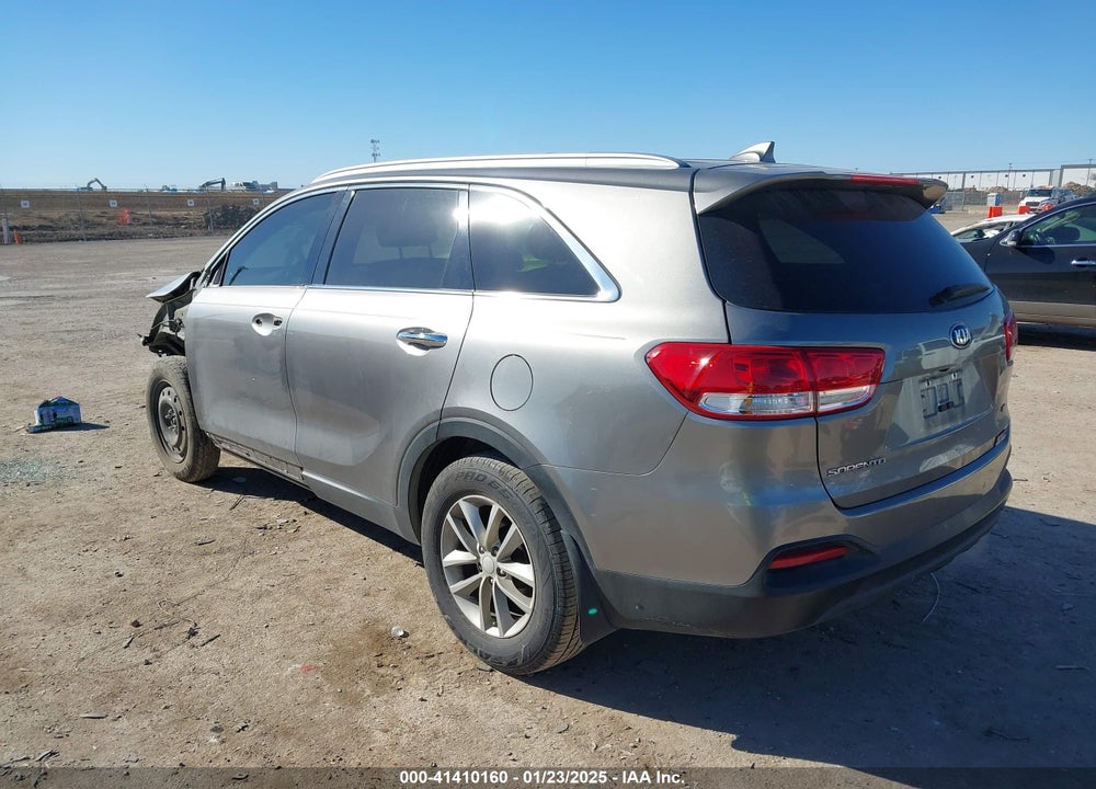 2018 KIA SORENTO 2.4L LX VIN: 5XYPG4A30JG339556