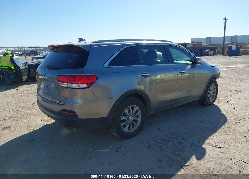 2018 KIA SORENTO 2.4L LX VIN: 5XYPG4A30JG339556