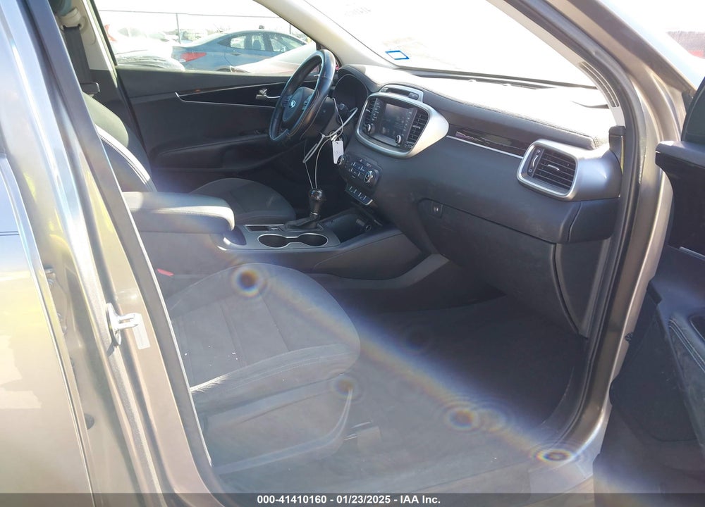 2018 KIA SORENTO 2.4L LX VIN: 5XYPG4A30JG339556
