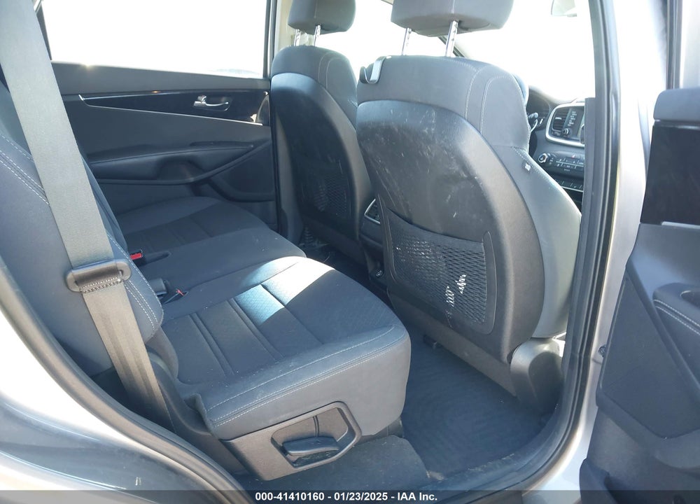 2018 KIA SORENTO 2.4L LX VIN: 5XYPG4A30JG339556