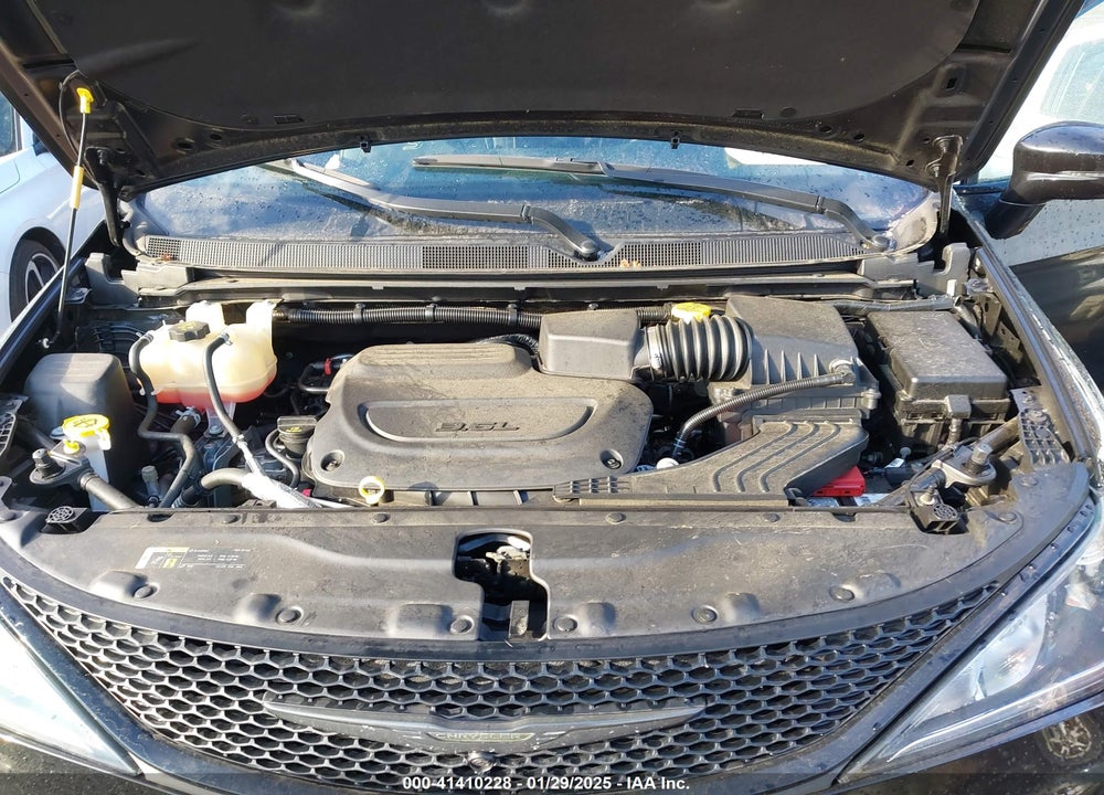 2019 CHRYSLER PACIFICA LIMITED VIN: 2C4RC1GG5KR587568