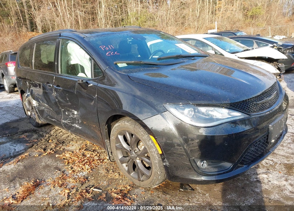 2019 CHRYSLER PACIFICA LIMITED VIN: 2C4RC1GG5KR587568