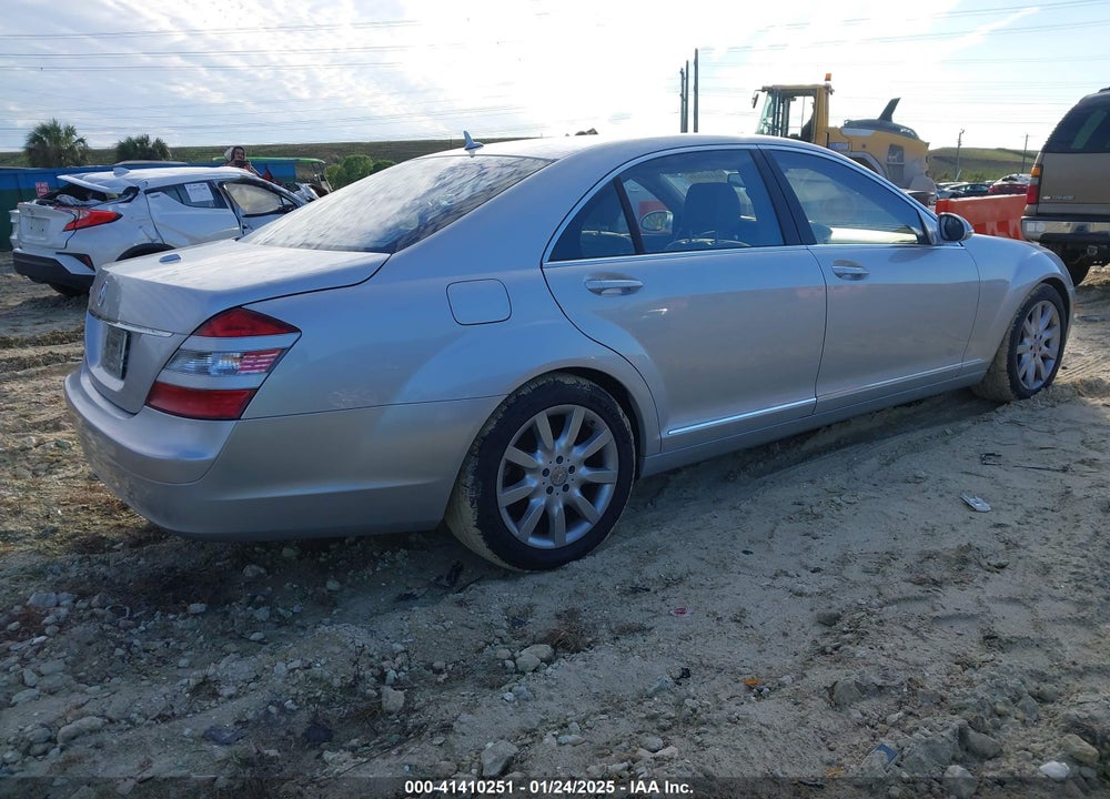 2007 MERCEDES-BENZ S 550 VIN: WDDNG71X37A079454