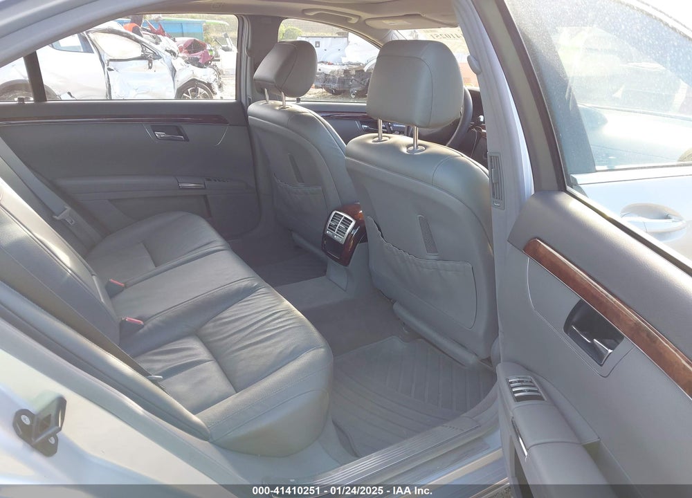 2007 MERCEDES-BENZ S 550 VIN: WDDNG71X37A079454