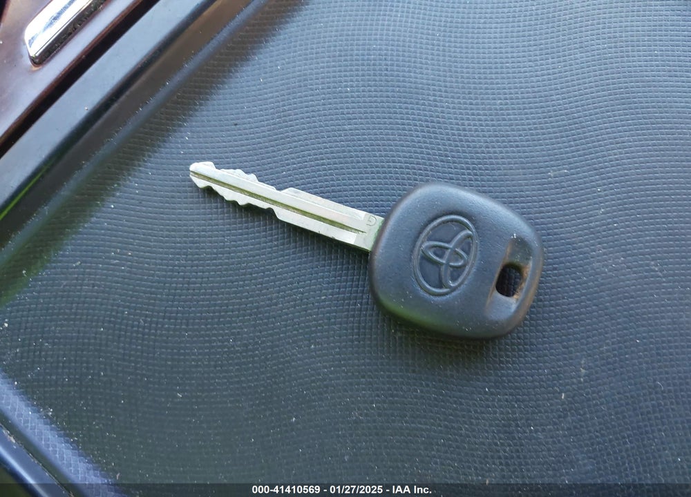 2013 TOYOTA SIENNA XLE V6 8 PASSENGER VIN: 5TDYK3DC6DS401140