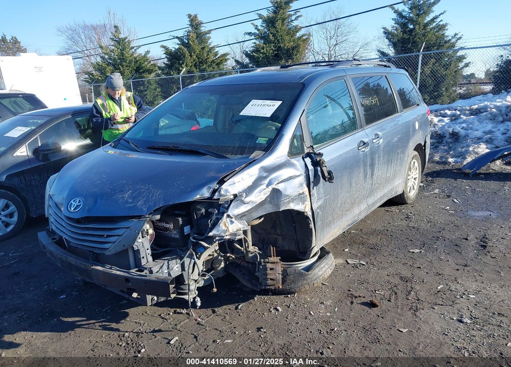 2013 TOYOTA SIENNA XLE V6 8 PASSENGER VIN: 5TDYK3DC6DS401140