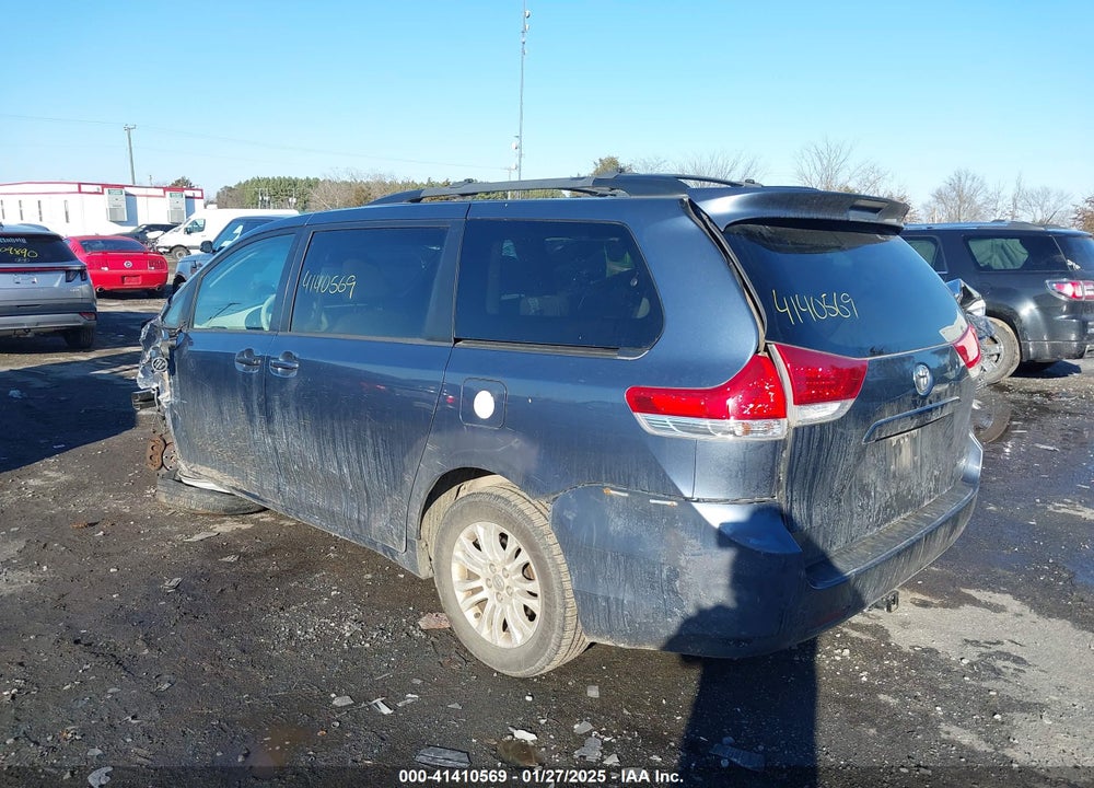 2013 TOYOTA SIENNA XLE V6 8 PASSENGER VIN: 5TDYK3DC6DS401140