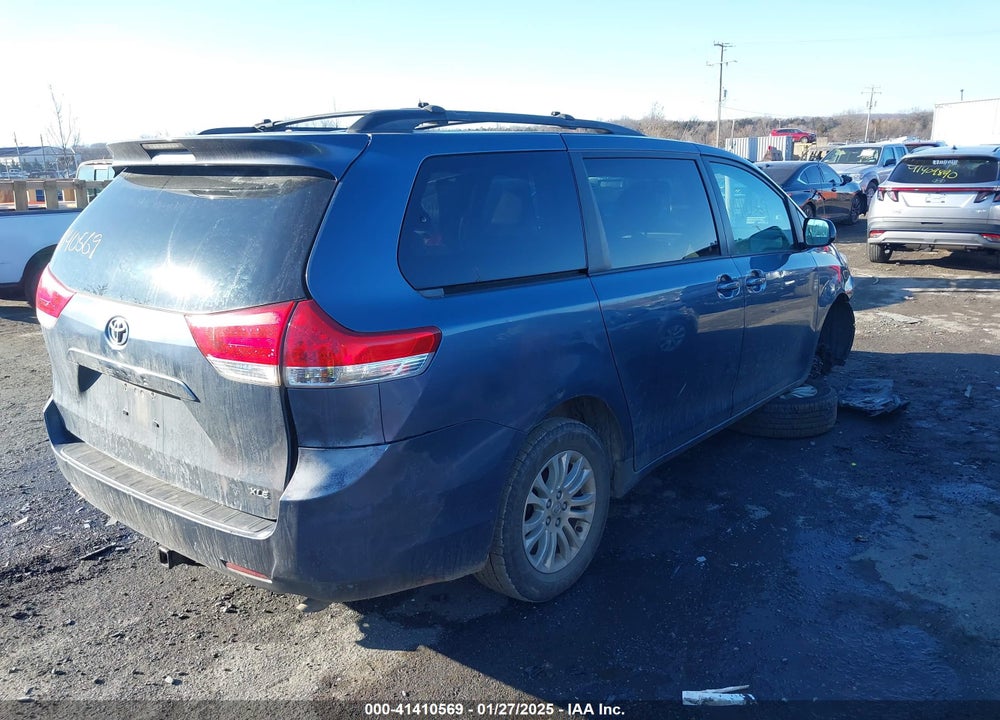 2013 TOYOTA SIENNA XLE V6 8 PASSENGER VIN: 5TDYK3DC6DS401140
