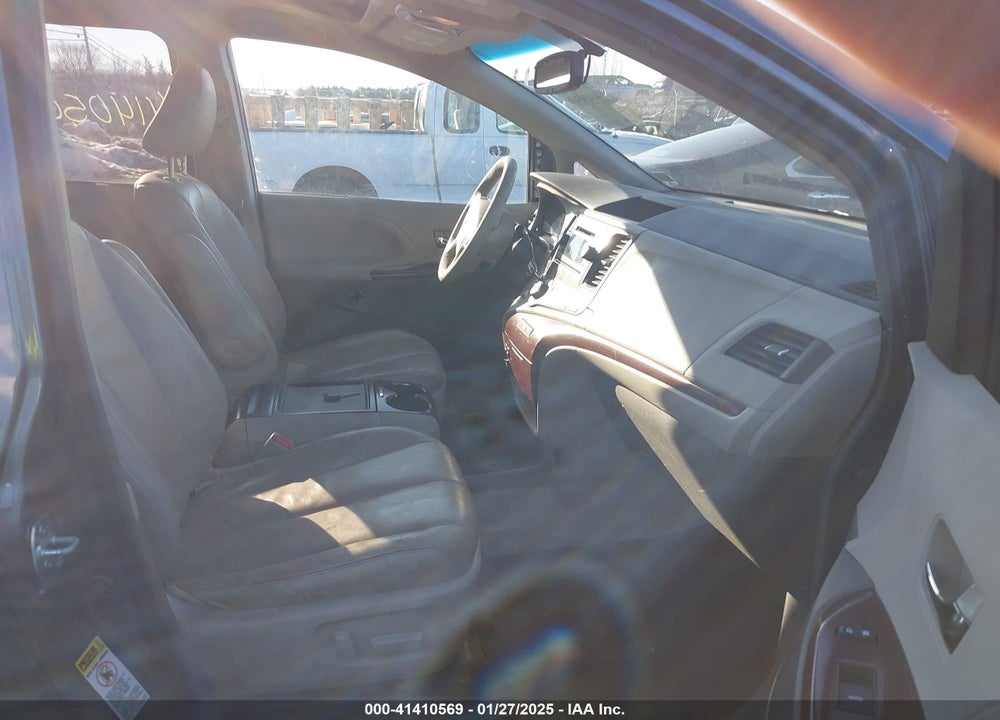 2013 TOYOTA SIENNA XLE V6 8 PASSENGER VIN: 5TDYK3DC6DS401140