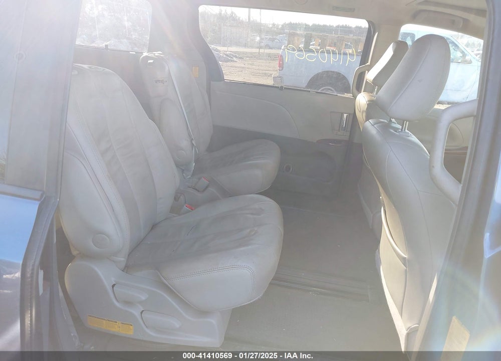 2013 TOYOTA SIENNA XLE V6 8 PASSENGER VIN: 5TDYK3DC6DS401140