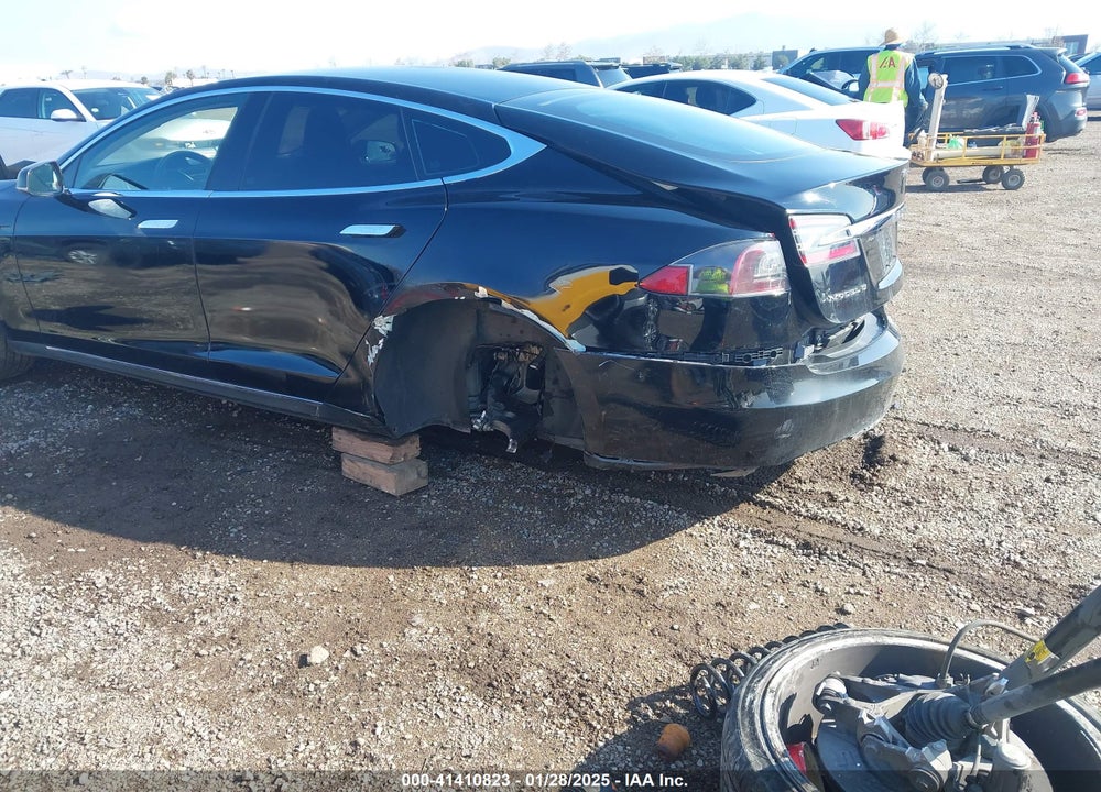 2013 TESLA MODEL S VIN: 5YJSA1AC9DFP10929