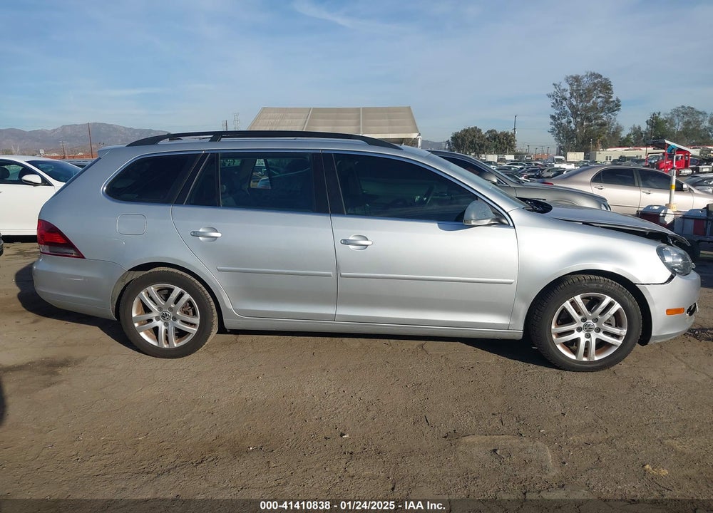 2011 VOLKSWAGEN JETTA SPORTWAGEN 2.0L TDI VIN: 3VWML7AJ3BM609296