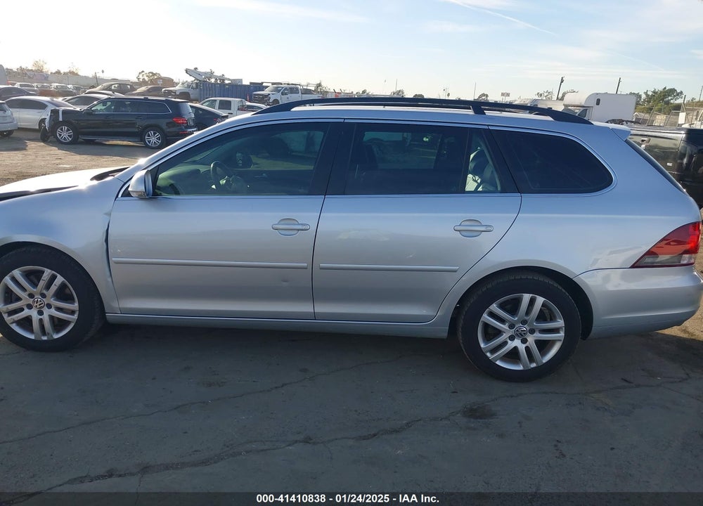 2011 VOLKSWAGEN JETTA SPORTWAGEN 2.0L TDI VIN: 3VWML7AJ3BM609296