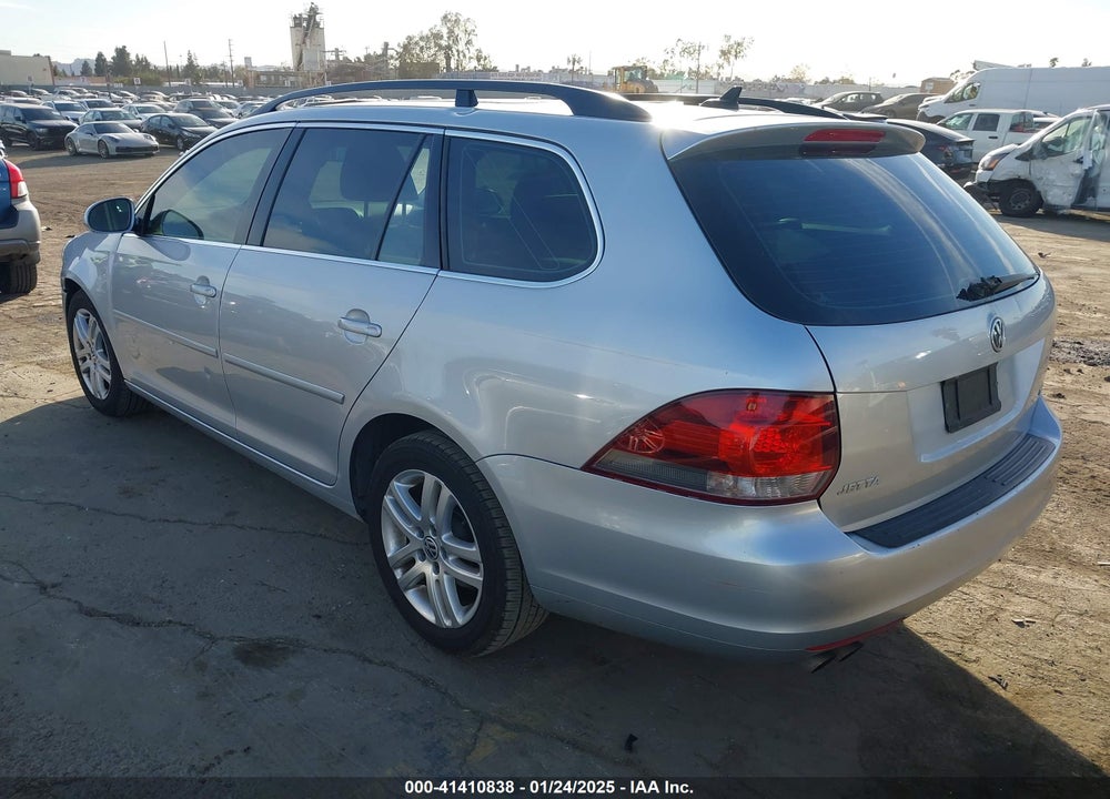 2011 VOLKSWAGEN JETTA SPORTWAGEN 2.0L TDI VIN: 3VWML7AJ3BM609296